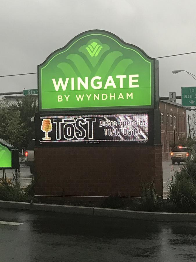 Wingate By Wyndham Altoona Downtown/Medical Center Hotell Exteriör bild